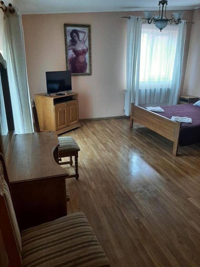 Hotel Nikolet Moukatcheve Extérieur photo